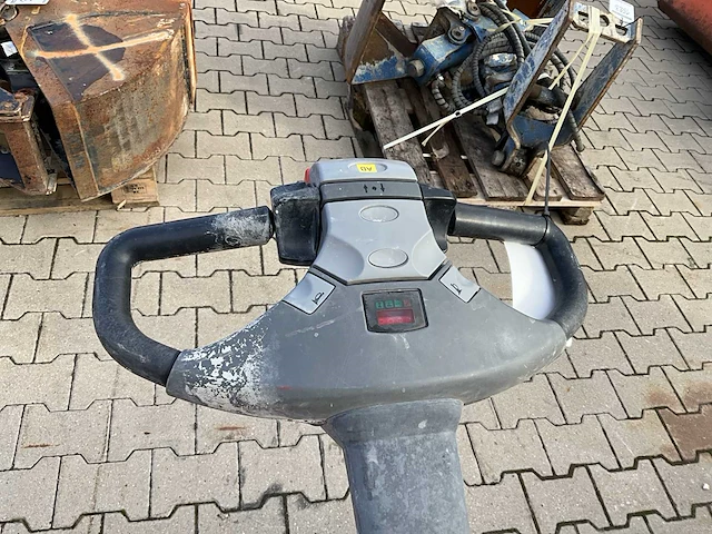 2012 toyota / bt swe140 elektrische stapelaar - afbeelding 8 van  10