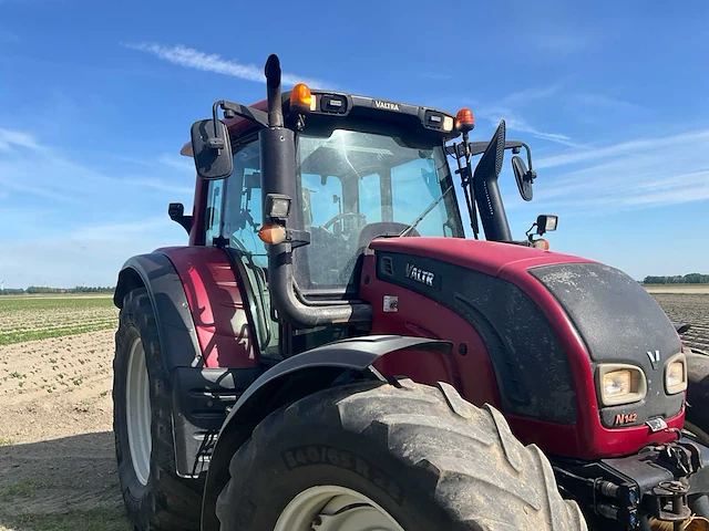 2012 valtra n142 vierwielaangedreven landbouwtractor - afbeelding 3 van  43