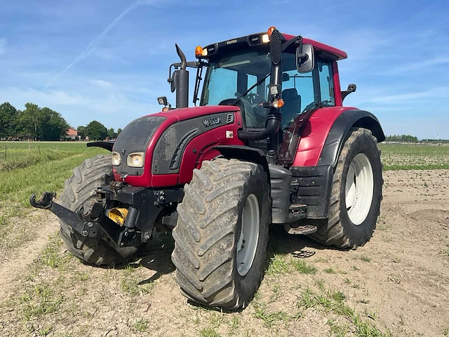 2012 valtra n142 vierwielaangedreven landbouwtractor - afbeelding 1 van  43