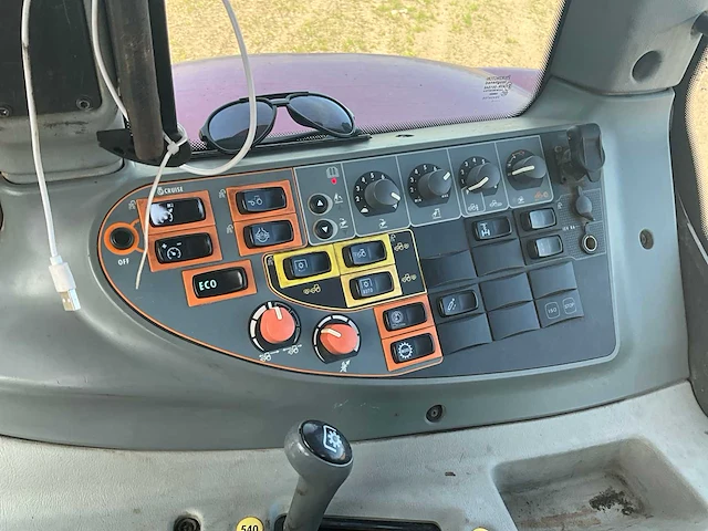 2012 valtra n142 vierwielaangedreven landbouwtractor - afbeelding 29 van  43