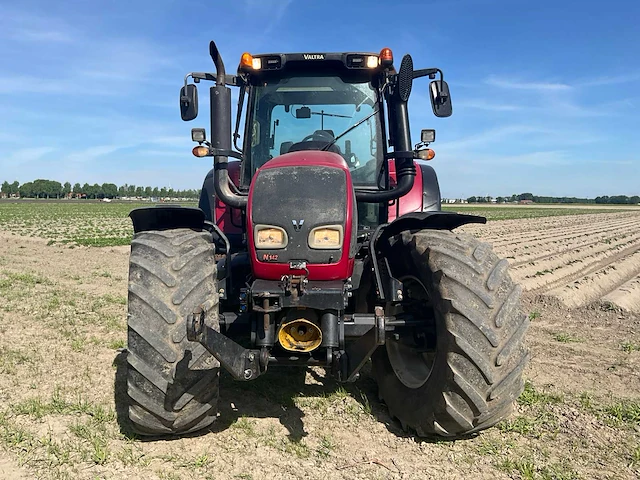 2012 valtra n142 vierwielaangedreven landbouwtractor - afbeelding 23 van  43