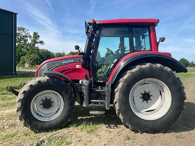 2012 valtra n142 vierwielaangedreven landbouwtractor - afbeelding 39 van  43