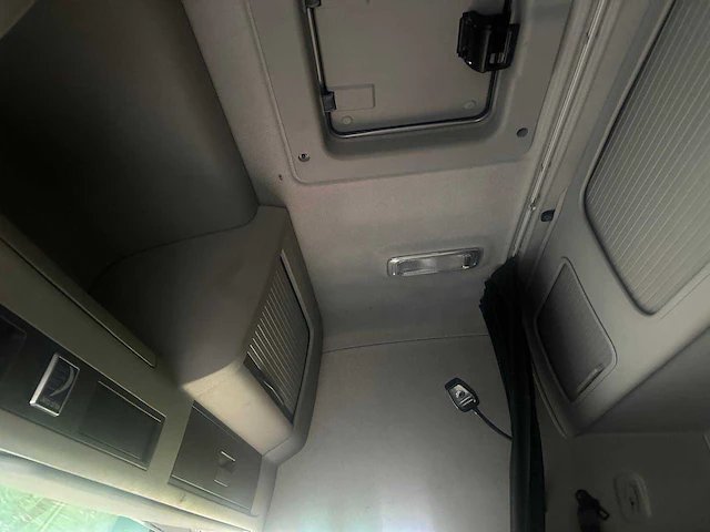 2012 volvo fh16 vrachtwagen - afbeelding 28 van  47