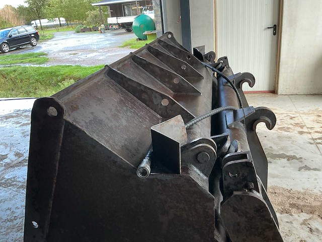 2012 zware stalen laadbak/grondbak - afbeelding 5 van  19