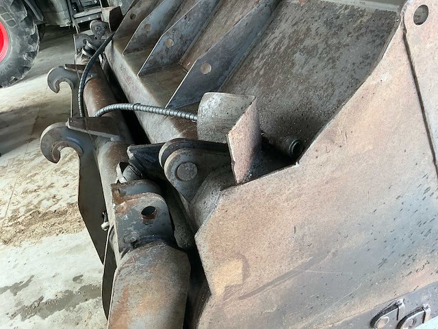 2012 zware stalen laadbak/grondbak - afbeelding 11 van  19