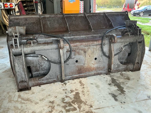 2012 zware stalen laadbak/grondbak - afbeelding 14 van  19