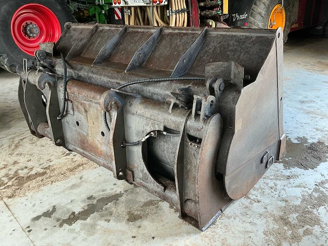 2012 zware stalen laadbak/grondbak - afbeelding 15 van  19