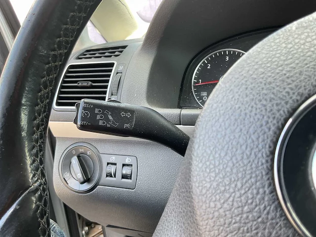 2013 - volkswagen - touran - 1.6 tdi comfortline - bedrijfswagen - afbeelding 12 van  15