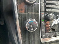 2013 - volvo - v60 - 2.4 d6 awd pl.i.pu.l - personenauto - afbeelding 11 van  28