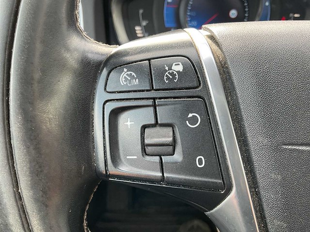 2013 - volvo - v60 - 2.4 d6 awd pl.i.pu.l - personenauto - afbeelding 17 van  28