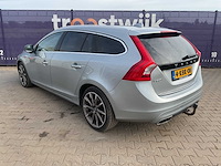 2013 - volvo - v60 - 2.4 d6 awd pl.i.pu.l - personenauto - afbeelding 23 van  28