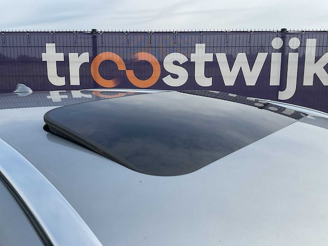 2013 - volvo - v60 - 2.4 d6 awd pl.i.pu.l - personenauto - afbeelding 24 van  28