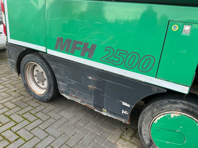 2013 aebi schmidt fmh2500 zelfrijdende veegmachine - afbeelding 11 van  21