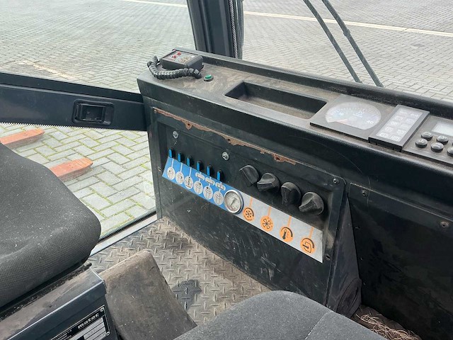 2013 aebi schmidt fmh2500 zelfrijdende veegmachine - afbeelding 18 van  21