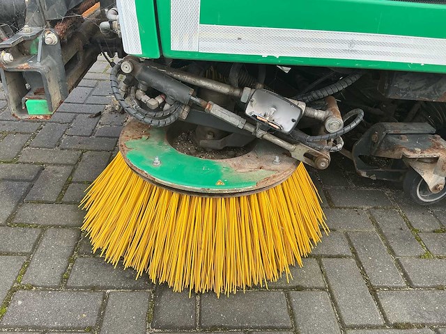 2013 aebi schmidt fmh2500 zelfrijdende veegmachine - afbeelding 4 van  21