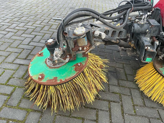 2013 aebi schmidt fmh2500 zelfrijdende veegmachine - afbeelding 6 van  21