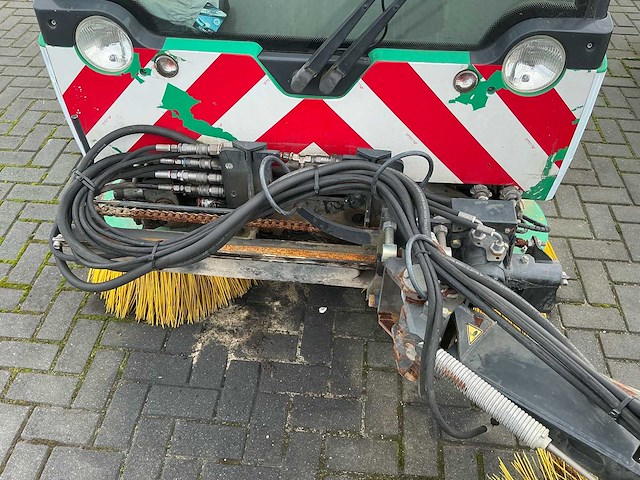 2013 aebi schmidt fmh2500 zelfrijdende veegmachine - afbeelding 7 van  21