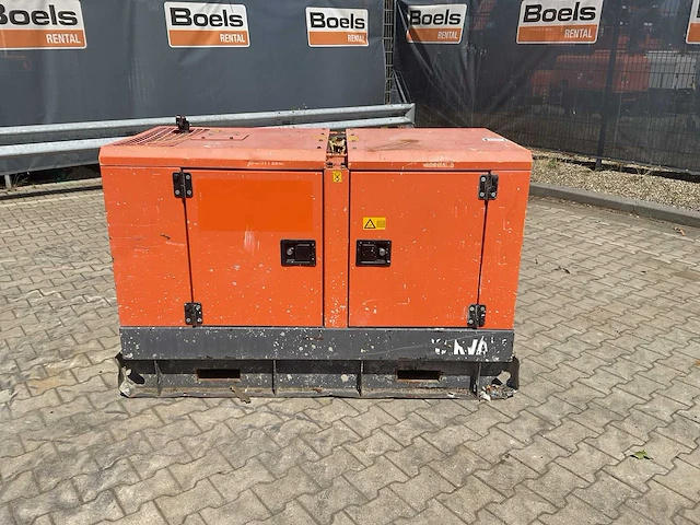 2013 atlas copco qas 20 geluidgedempt dieselaggregaat 20 kva - afbeelding 7 van  14