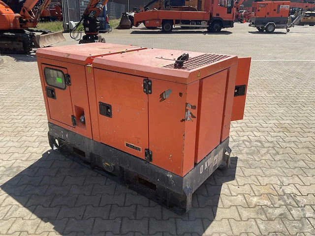 2013 atlas copco qas 20 geluidgedempt dieselaggregaat 20 kva - afbeelding 8 van  14