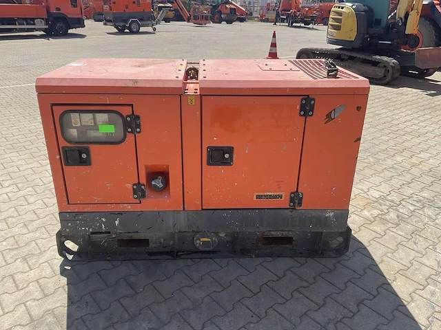 2013 atlas copco qas 20 geluidgedempt dieselaggregaat 20 kva - afbeelding 9 van  14