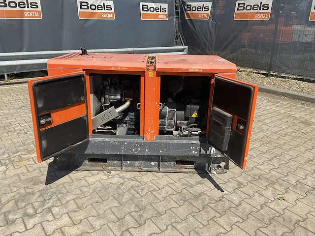 2013 atlas copco qas 20 geluidgedempt dieselaggregaat 20 kva - afbeelding 11 van  14