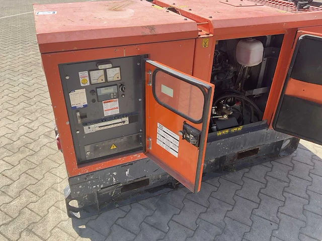 2013 atlas copco qas 20 geluidgedempt dieselaggregaat 20 kva - afbeelding 13 van  14