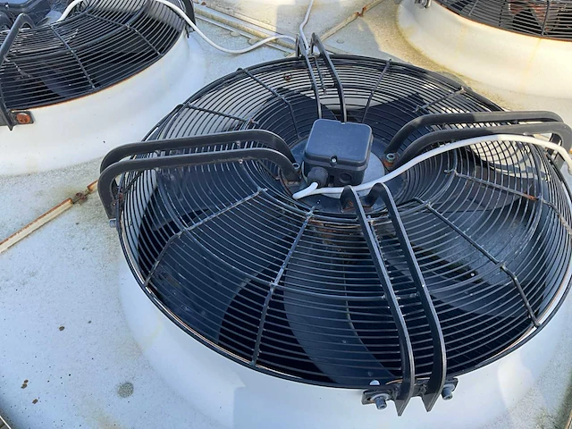 2013 daikin ewad300d-xr007 koelinstallatie - afbeelding 13 van  21