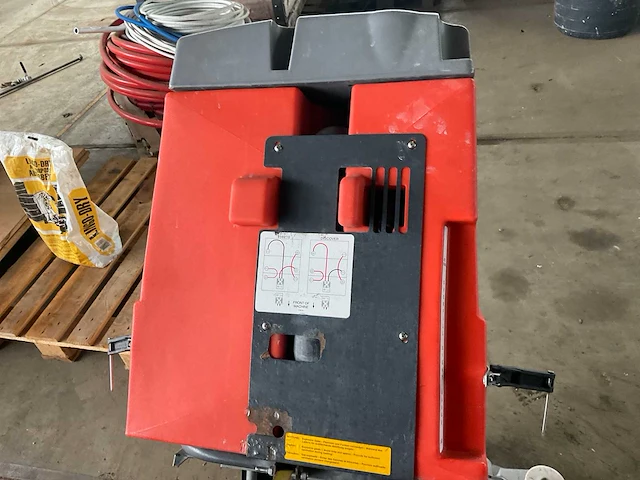 2013 hako hakomatic b100r zelfrijdende schrob- zuigmachine - afbeelding 11 van  21