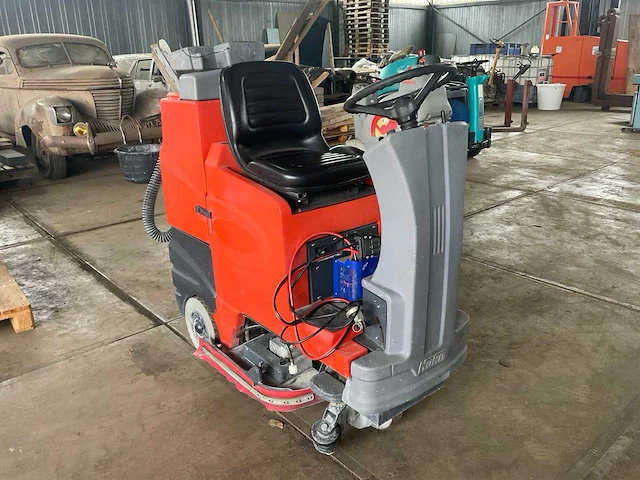 2013 hako hakomatic b100r zelfrijdende schrob- zuigmachine - afbeelding 12 van  21