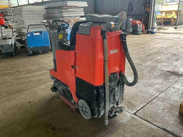 2013 hako hakomatic b100r zelfrijdende schrob- zuigmachine - afbeelding 16 van  21