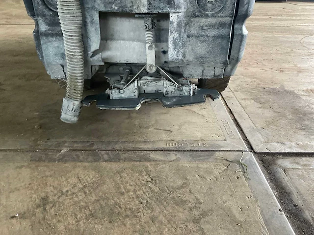 2013 hako hakomatic b100r zelfrijdende schrob- zuigmachine - afbeelding 19 van  21