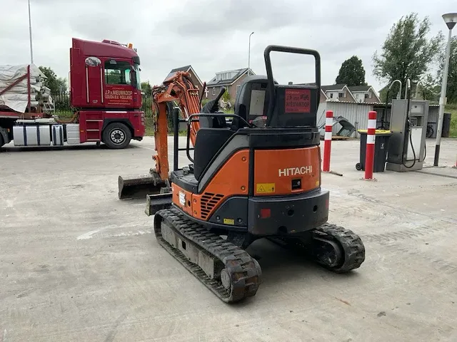 2013 hitachi zaxis 022 u-2 minigraafmachine - afbeelding 18 van  23