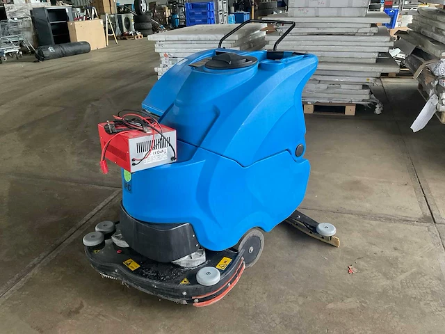 2013 ipc s70bt70 schrob- zuigmachine - afbeelding 1 van  13