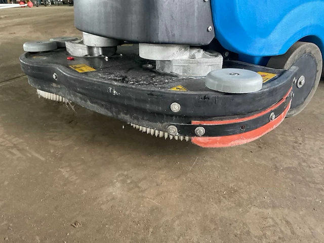 2013 ipc s70bt70 schrob- zuigmachine - afbeelding 9 van  13