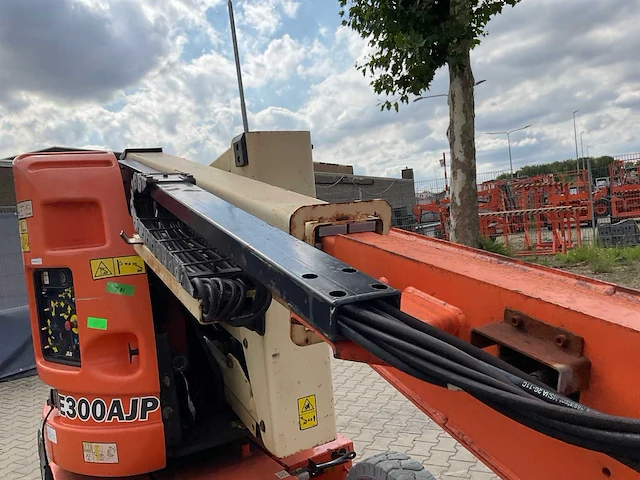 2013 jlg e300ajp hoogwerker - afbeelding 8 van  31