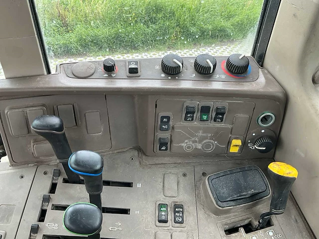 2013 john deere 6130m vierwielaangedreven landbouwtractor met voorlader - afbeelding 31 van  43