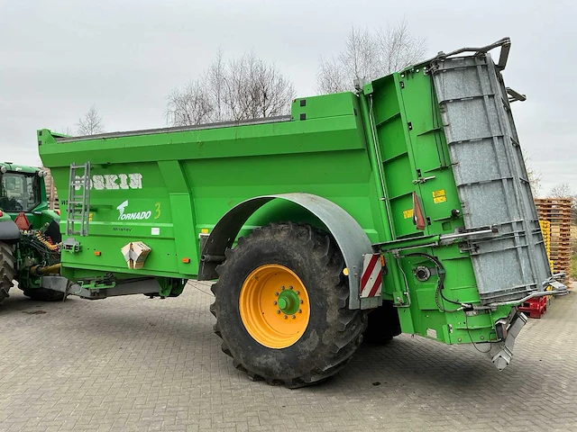 2013 joskin tornado 3 t5516/16v akker- en graslandbemester - afbeelding 23 van  29