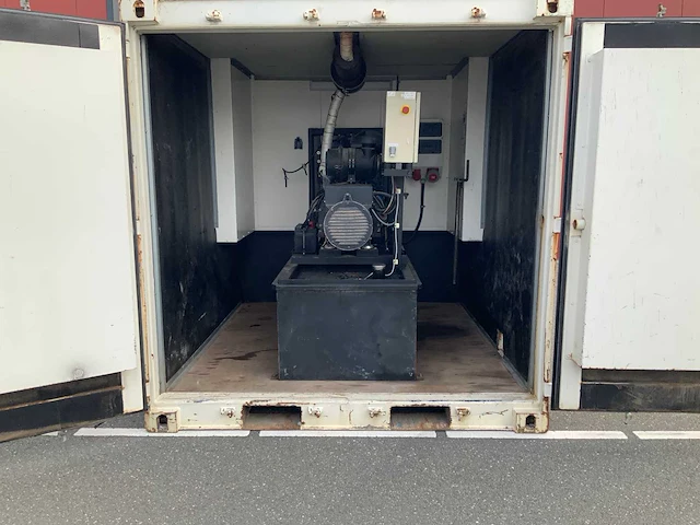 2013 kubota v3300 noodstroomaggregaat - afbeelding 1 van  32
