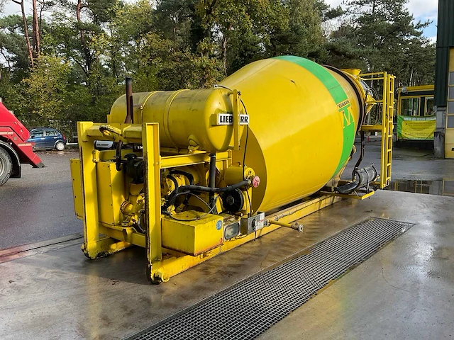 2013 liebherr htm 7045 truck betonmixer - afbeelding 1 van  18