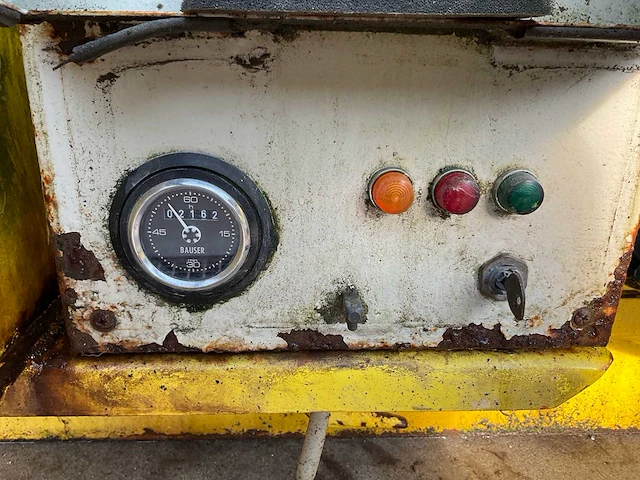 2013 liebherr htm 7045 truck betonmixer - afbeelding 18 van  18