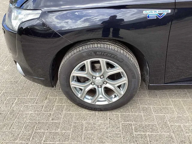 2013 mitsubishi outlander 2.0 phev instyle personenauto - afbeelding 7 van  30