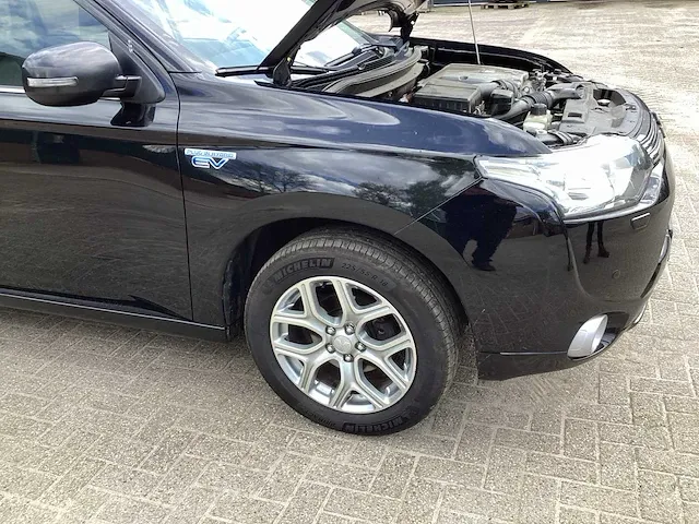 2013 mitsubishi outlander 2.0 phev instyle personenauto - afbeelding 14 van  30