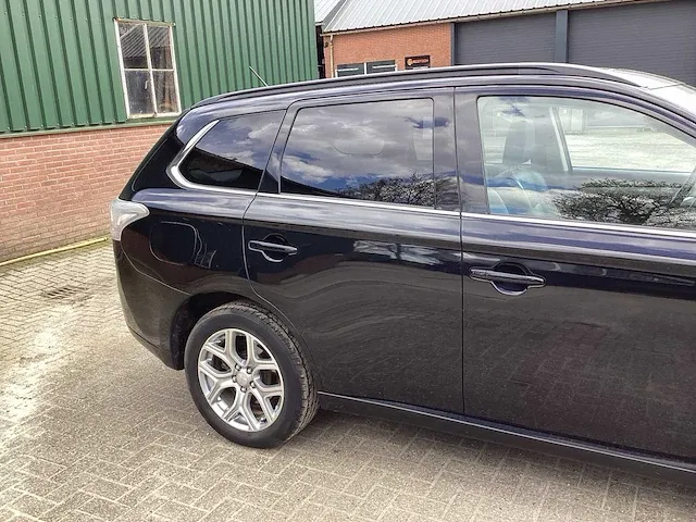 2013 mitsubishi outlander 2.0 phev instyle personenauto - afbeelding 16 van  30