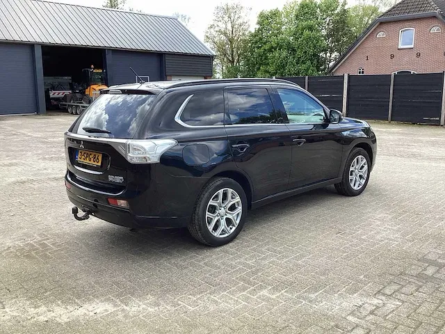 2013 mitsubishi outlander 2.0 phev instyle personenauto - afbeelding 23 van  30
