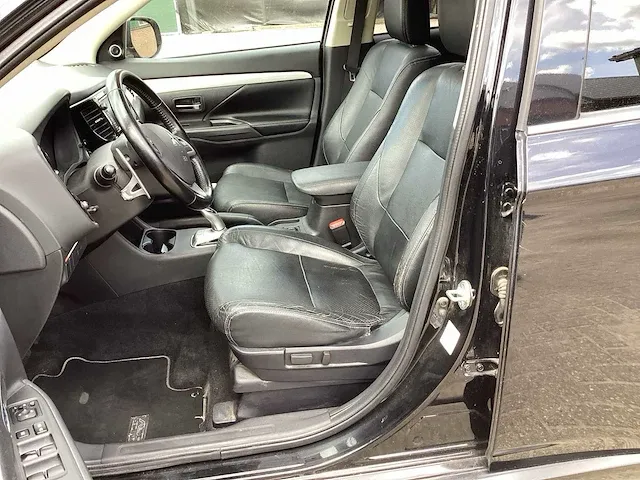 2013 mitsubishi outlander 2.0 phev instyle personenauto - afbeelding 29 van  30