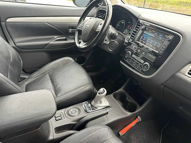 2013 mitsubishi outlander 2.0 phev instyle+ suv, 3-srt-90 - afbeelding 5 van  15
