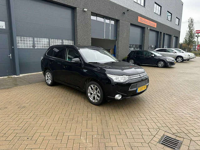 2013 mitsubishi outlander 2.0 phev instyle+ suv, 3-srt-90 - afbeelding 13 van  15