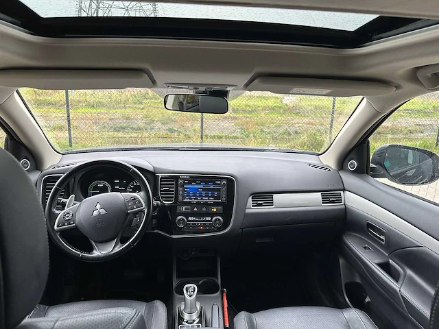 2013 mitsubishi outlander 2.0 phev instyle+ suv, 3-srt-90 - afbeelding 14 van  15