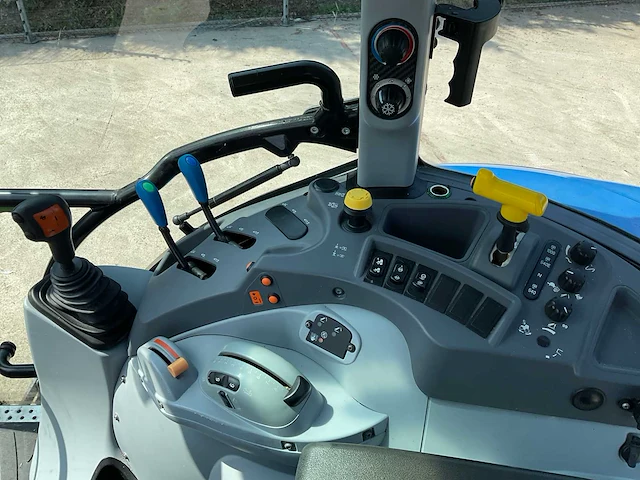 2013 new holland t5.105 vierwielaangedreven landbouwtractor - afbeelding 28 van  39