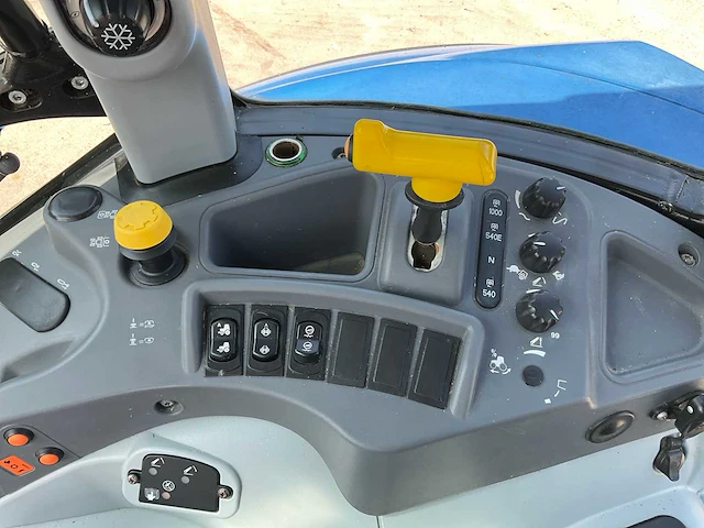 2013 new holland t5.105 vierwielaangedreven landbouwtractor - afbeelding 32 van  39